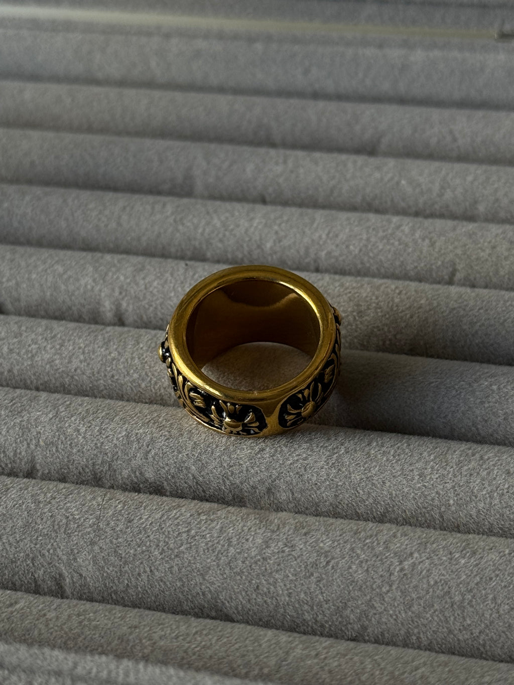 Obsidian floral - gold tone