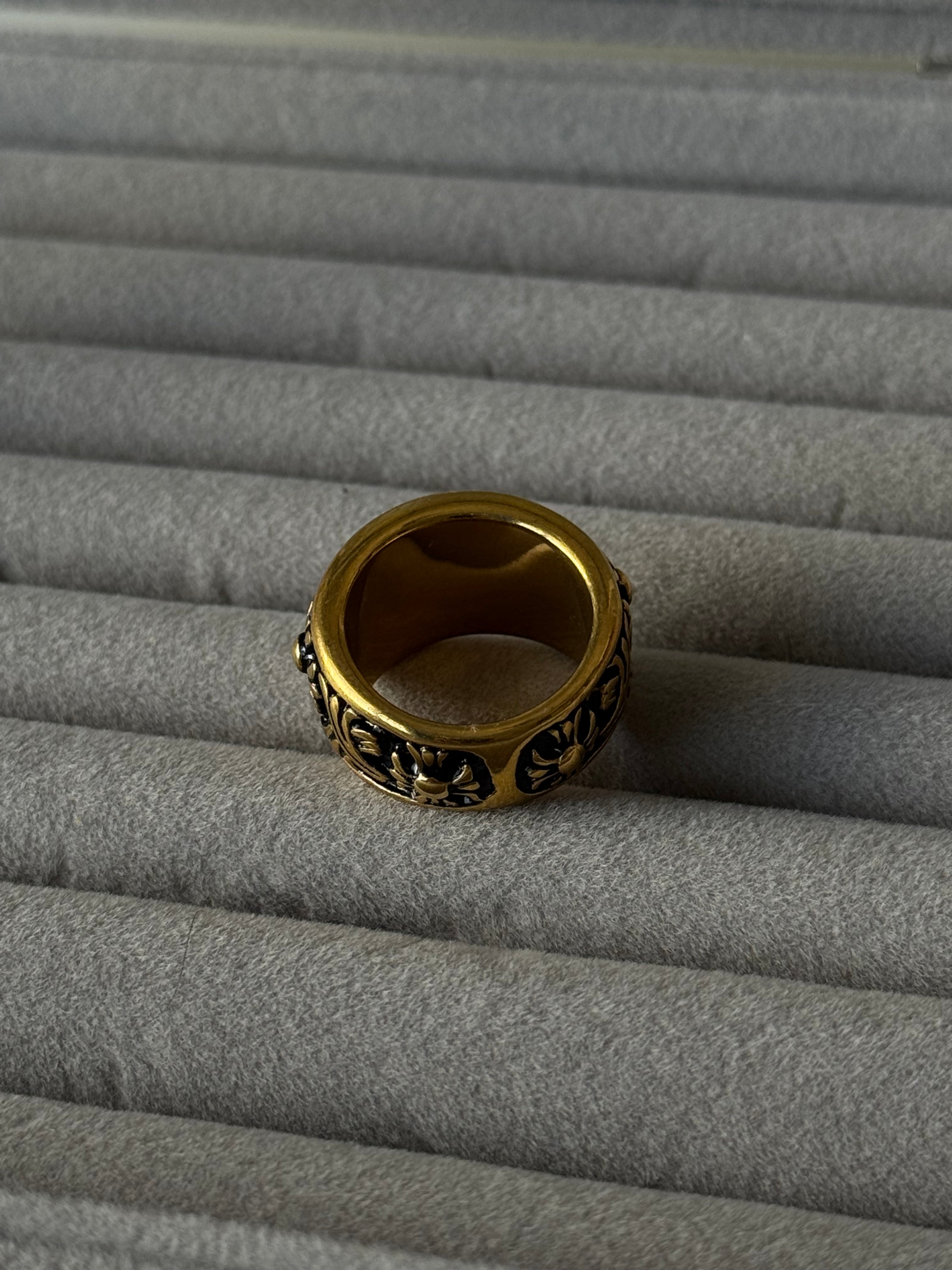 Obsidian floral - gold tone