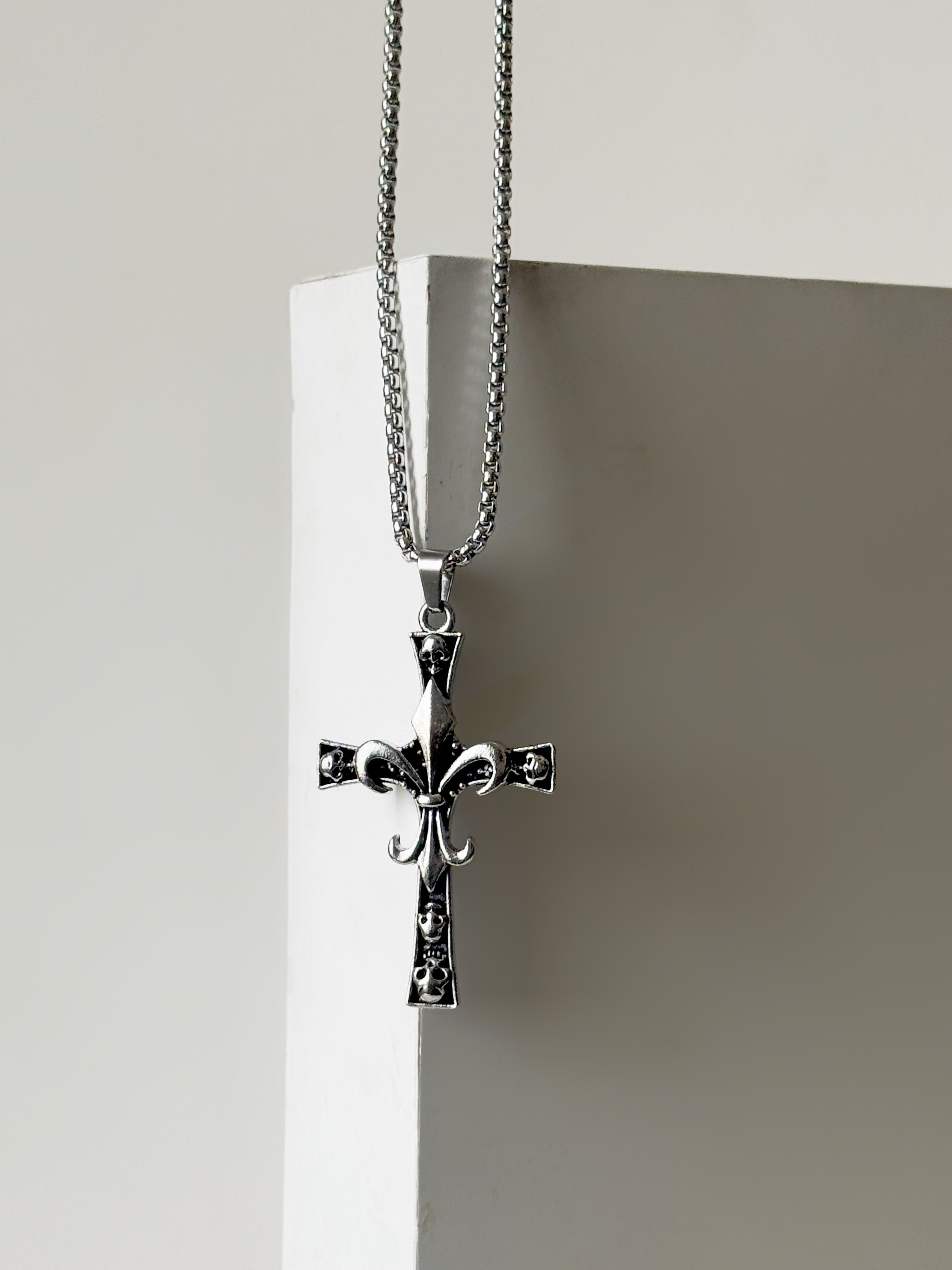 Fleur Cross-thumbmail-2