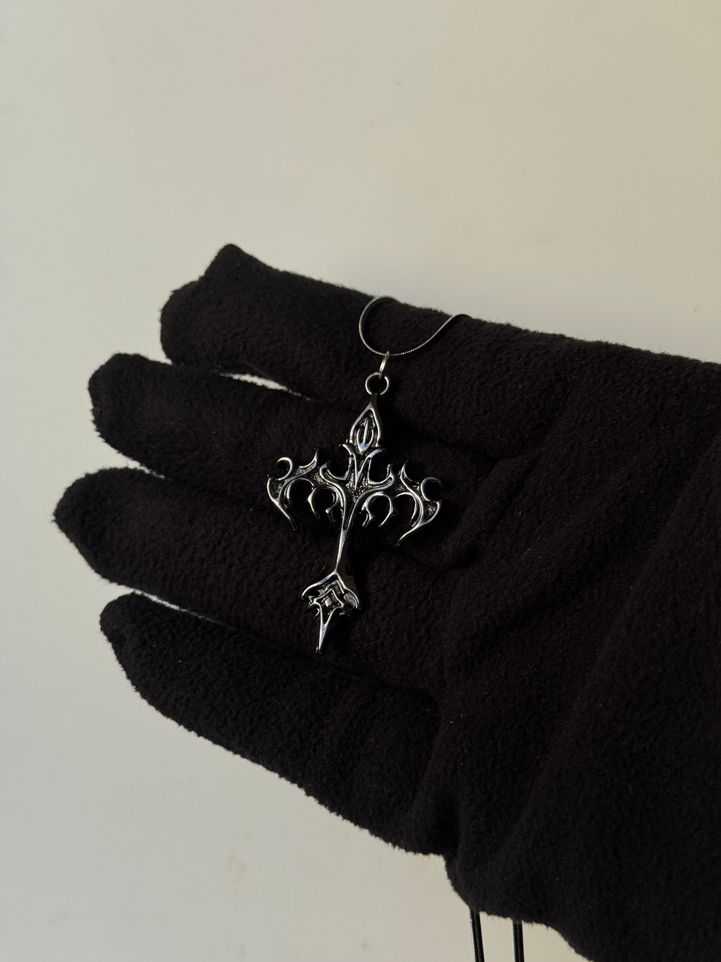 GOTHIC CROSS PENDANT