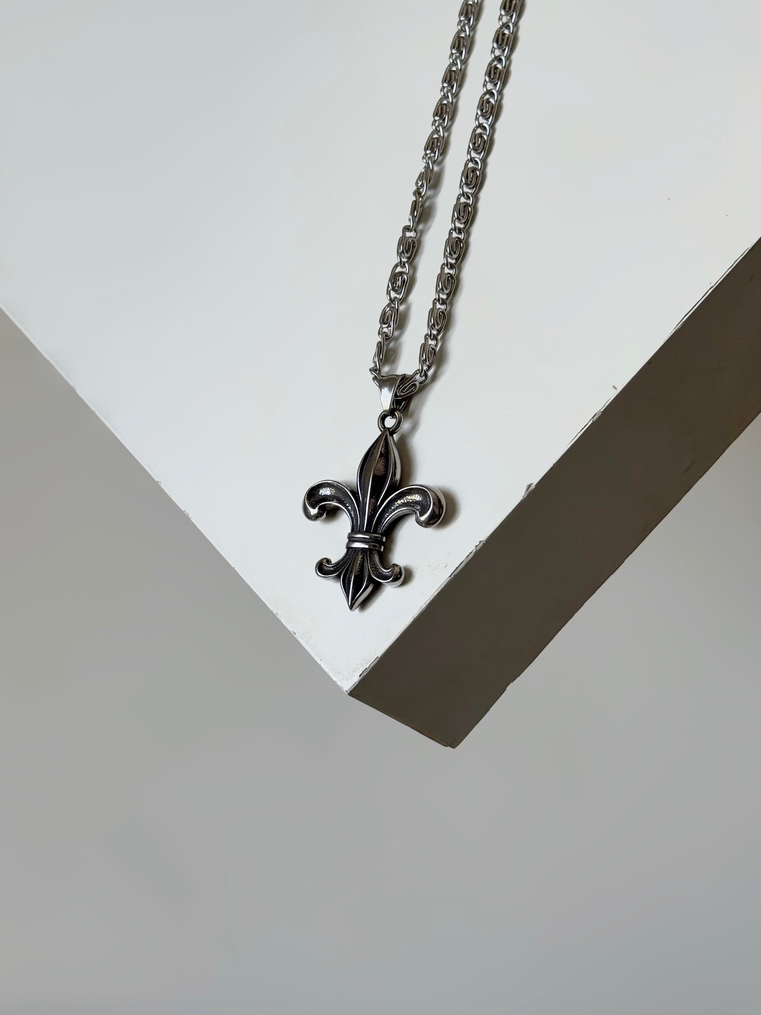 fleur-de-lis-thumbmail-2