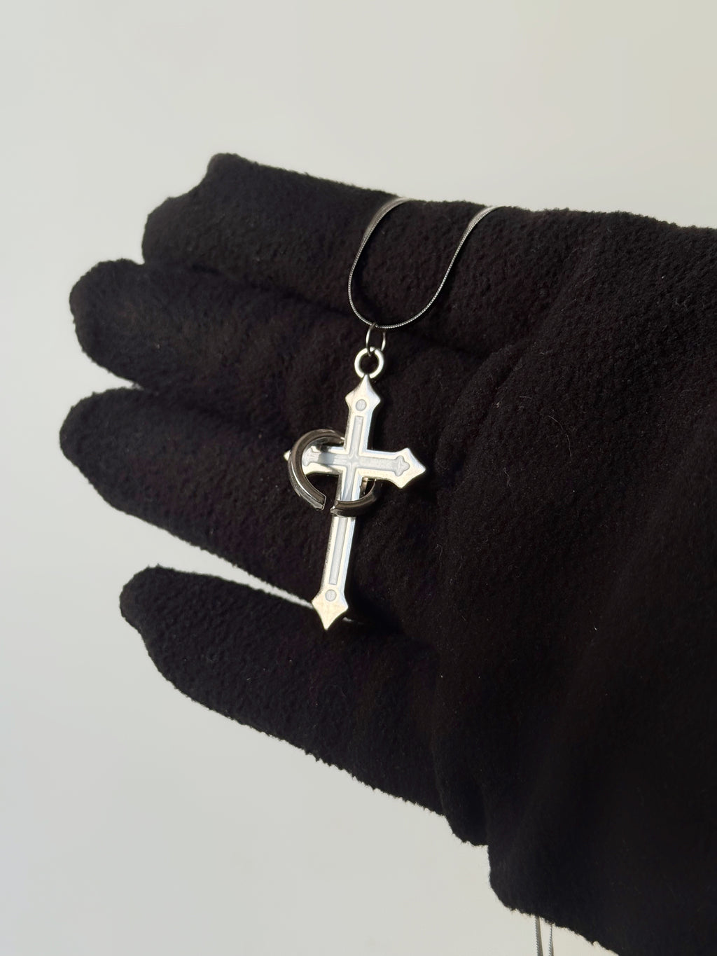 SILVER TONED CROSS PENDANT