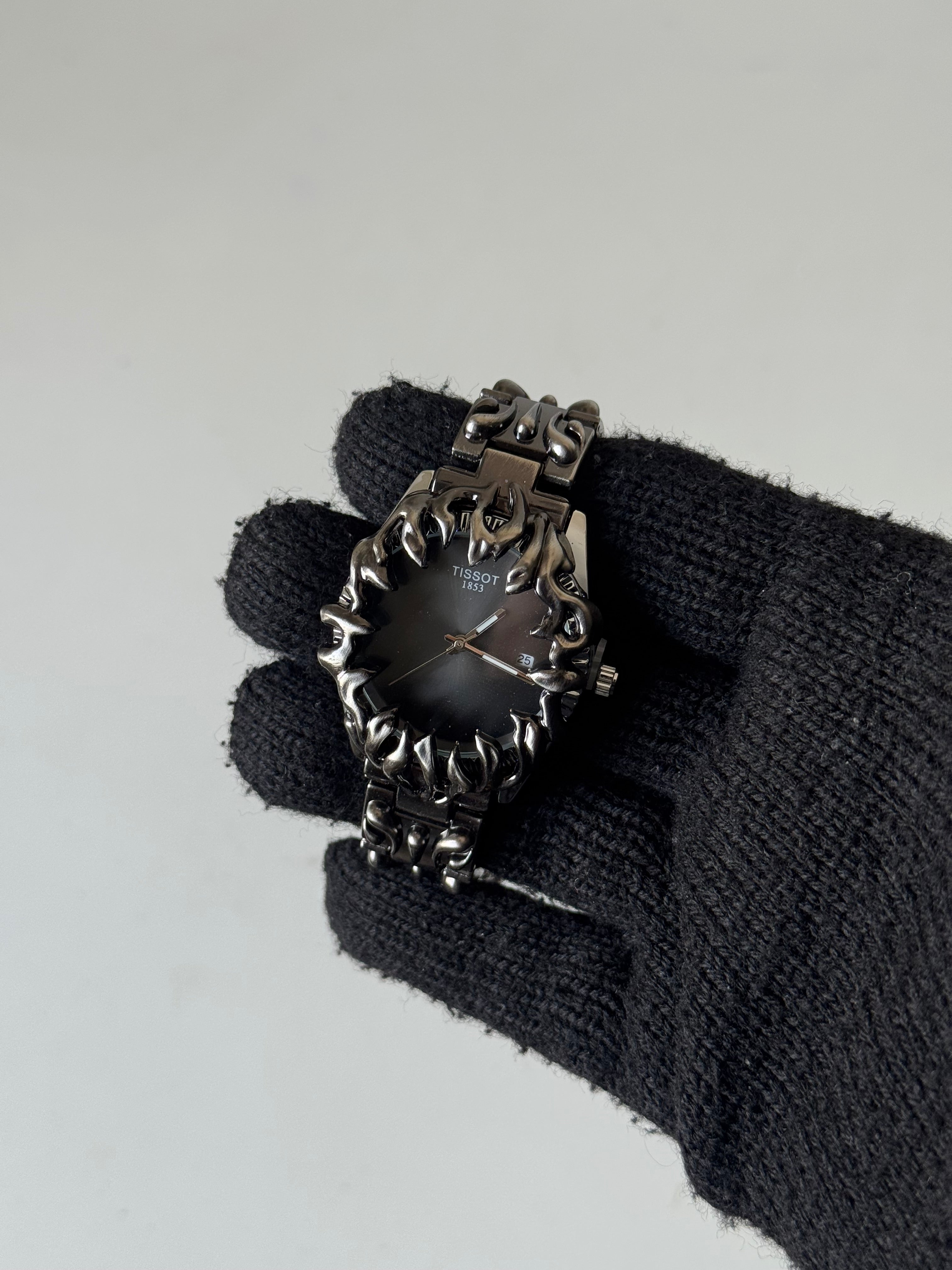 The claw / black n black