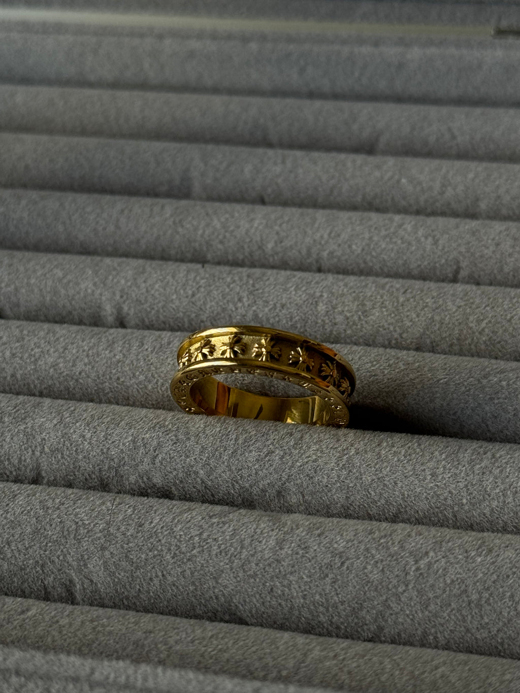 Chrome heart band gold ring