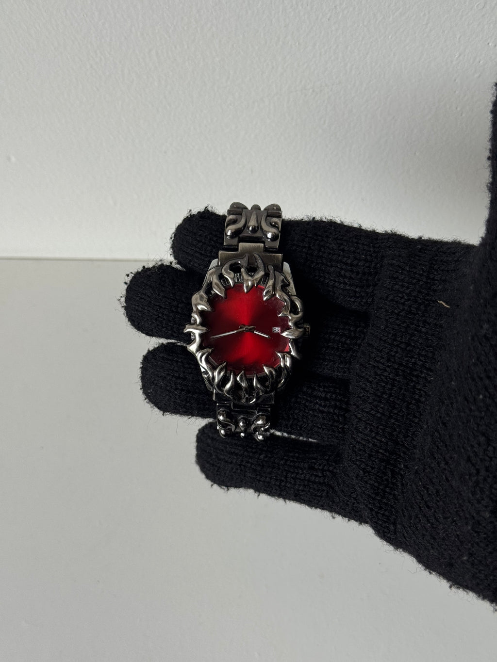 Gothic claw watch - 1/1