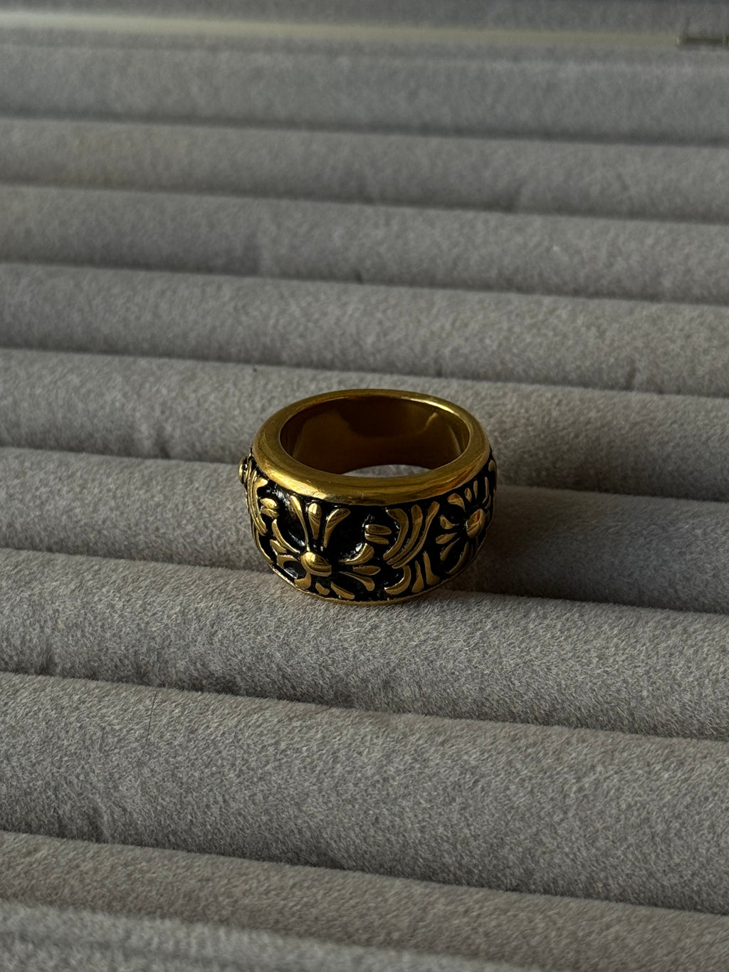 Obsidian floral - gold tone