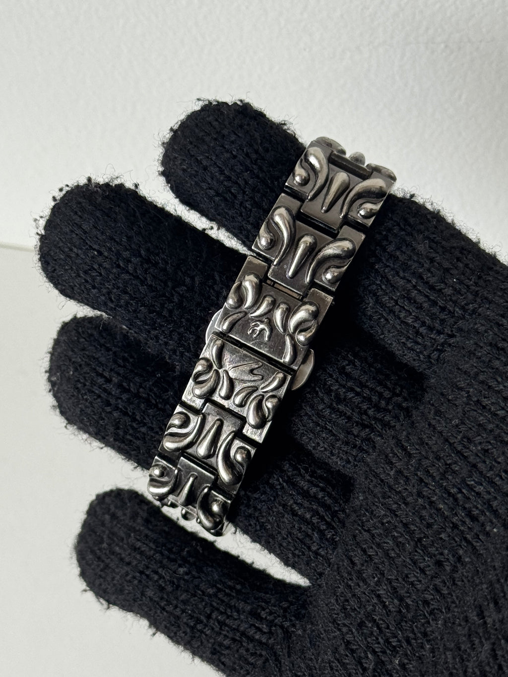 Gothic claw watch - 1/1