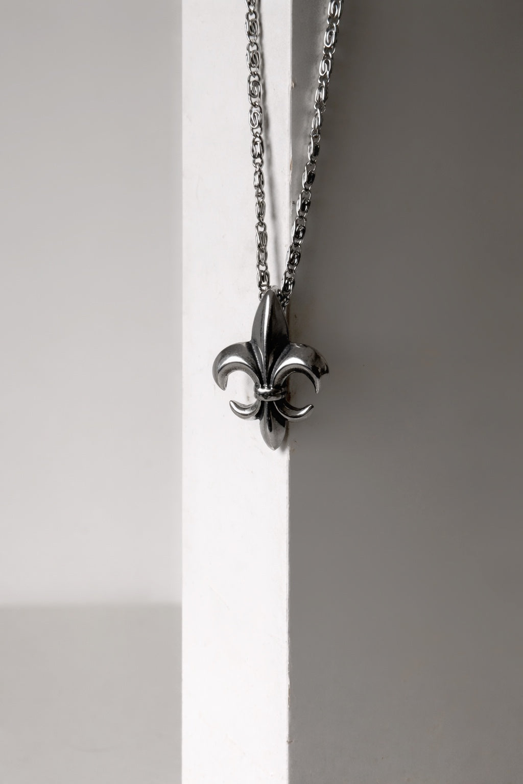 FLEUR-DE-LIS-thumbmail-1